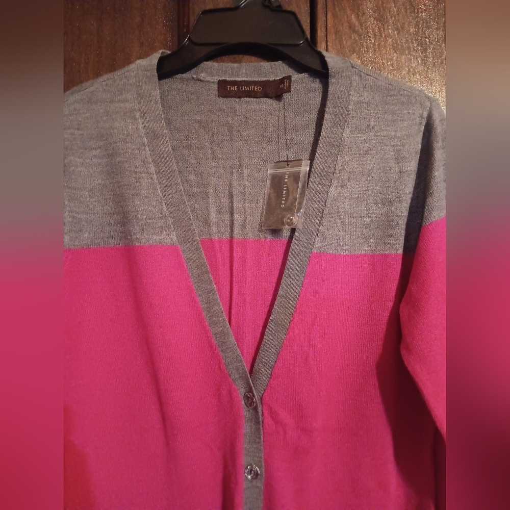 The Limited NWT grey and pink cardigan - Picture 2 of 4